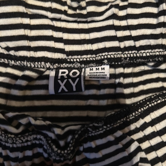 ROXY skirt, size medium - has pockets! - Picture 3 of 3